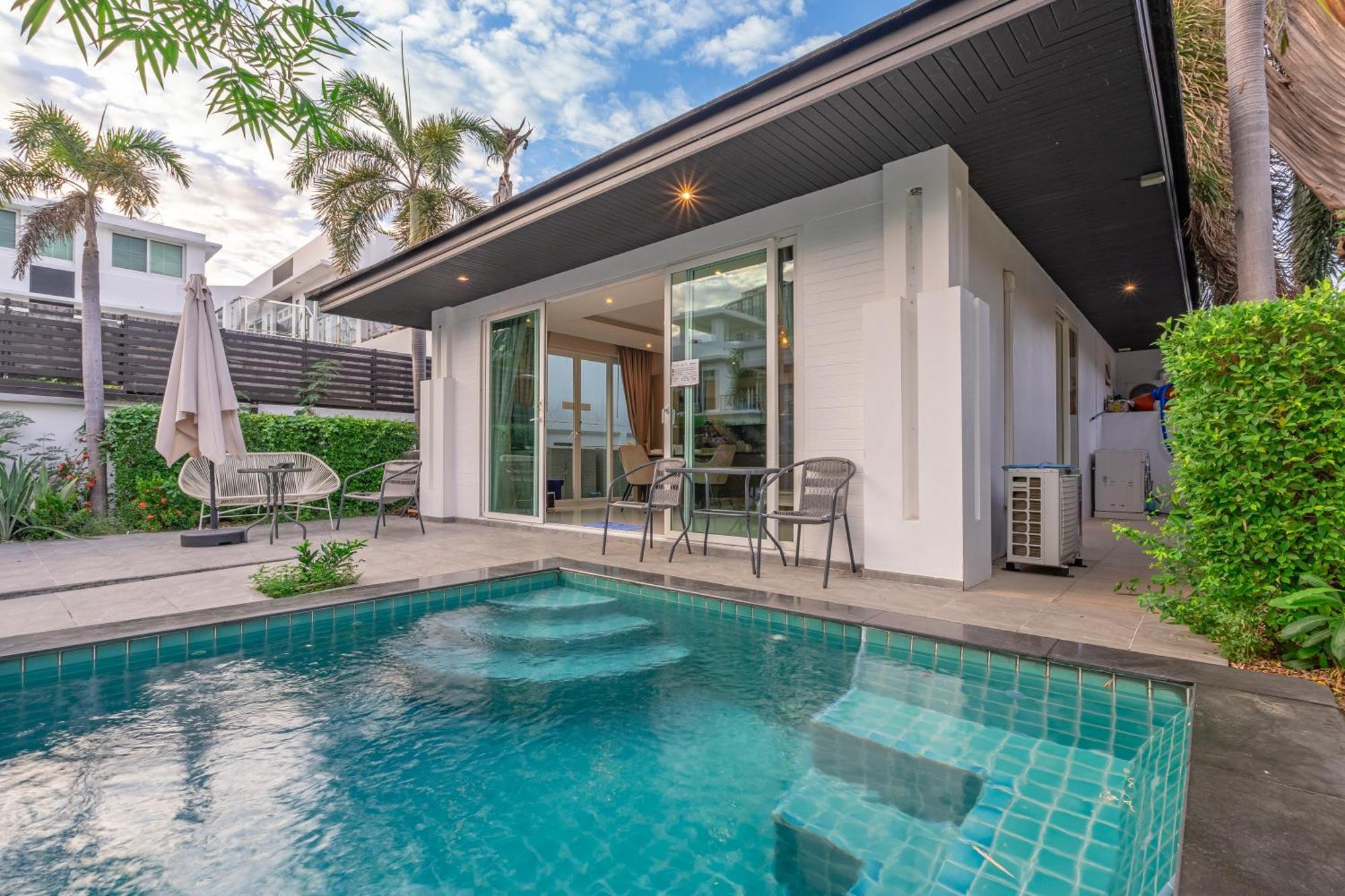 Palm Oasis Pool By Pattaya Villa