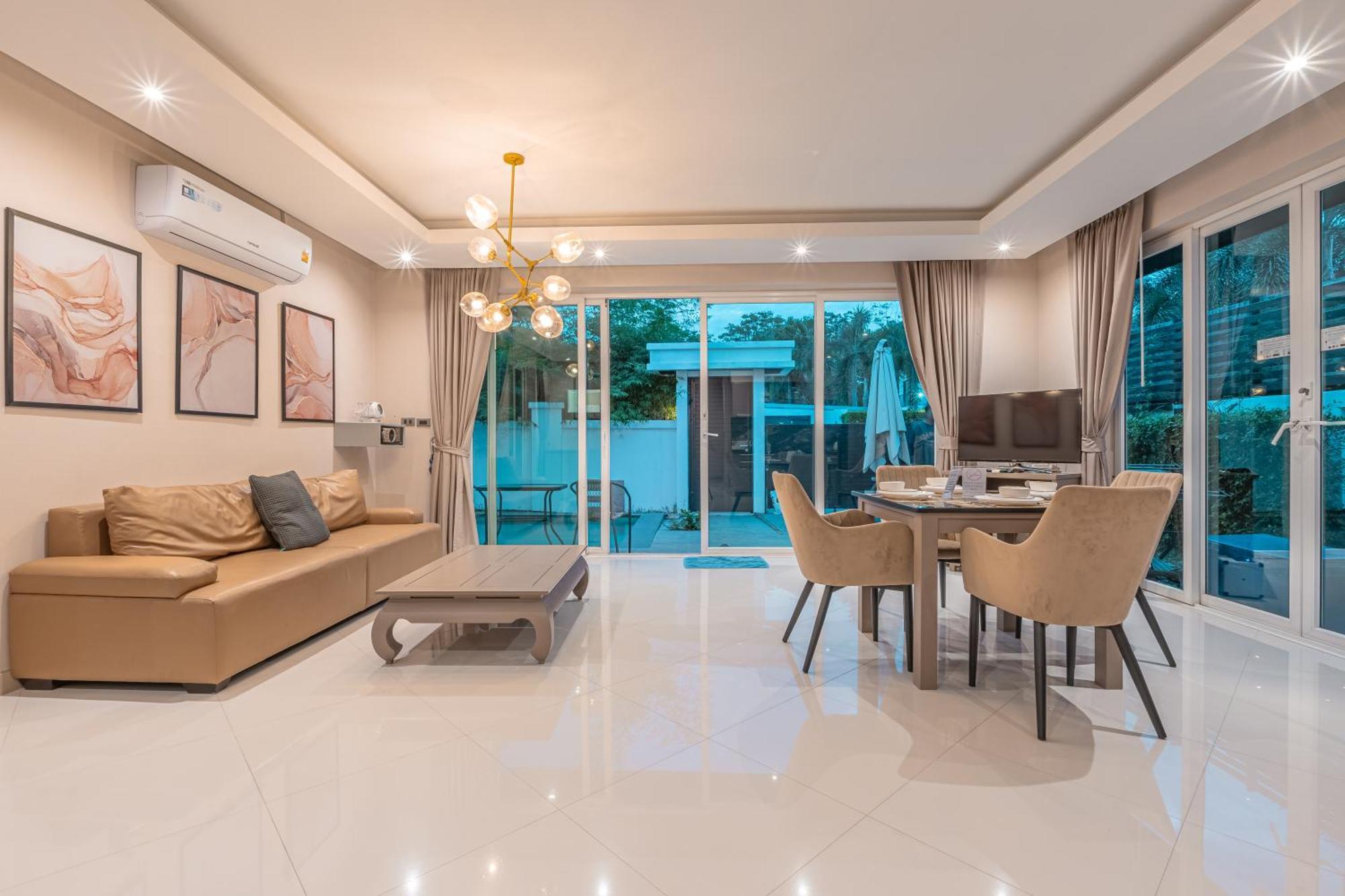 Palm Oasis Pool By Pattaya Villa *
